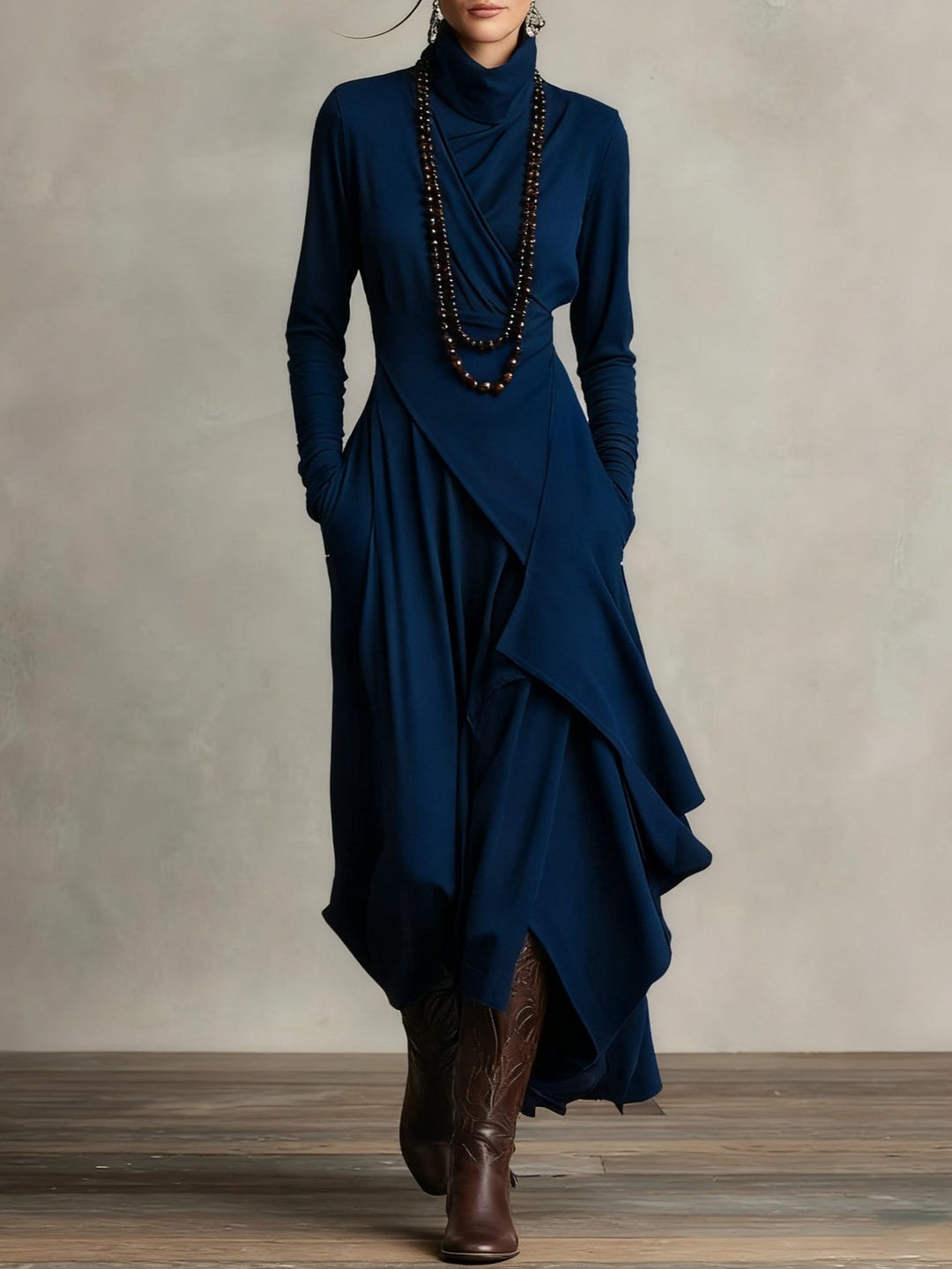 Longue robe élégante à col roulé et drapés