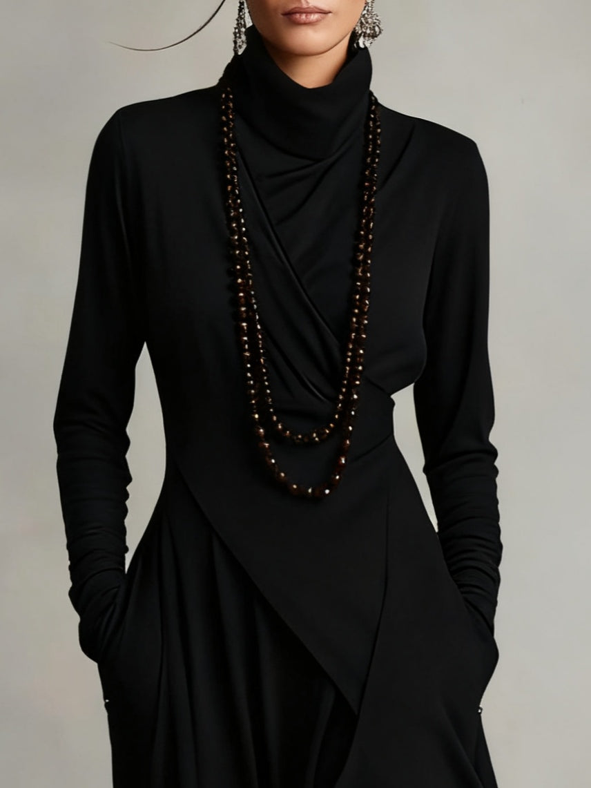 Longue robe élégante à col roulé et drapés