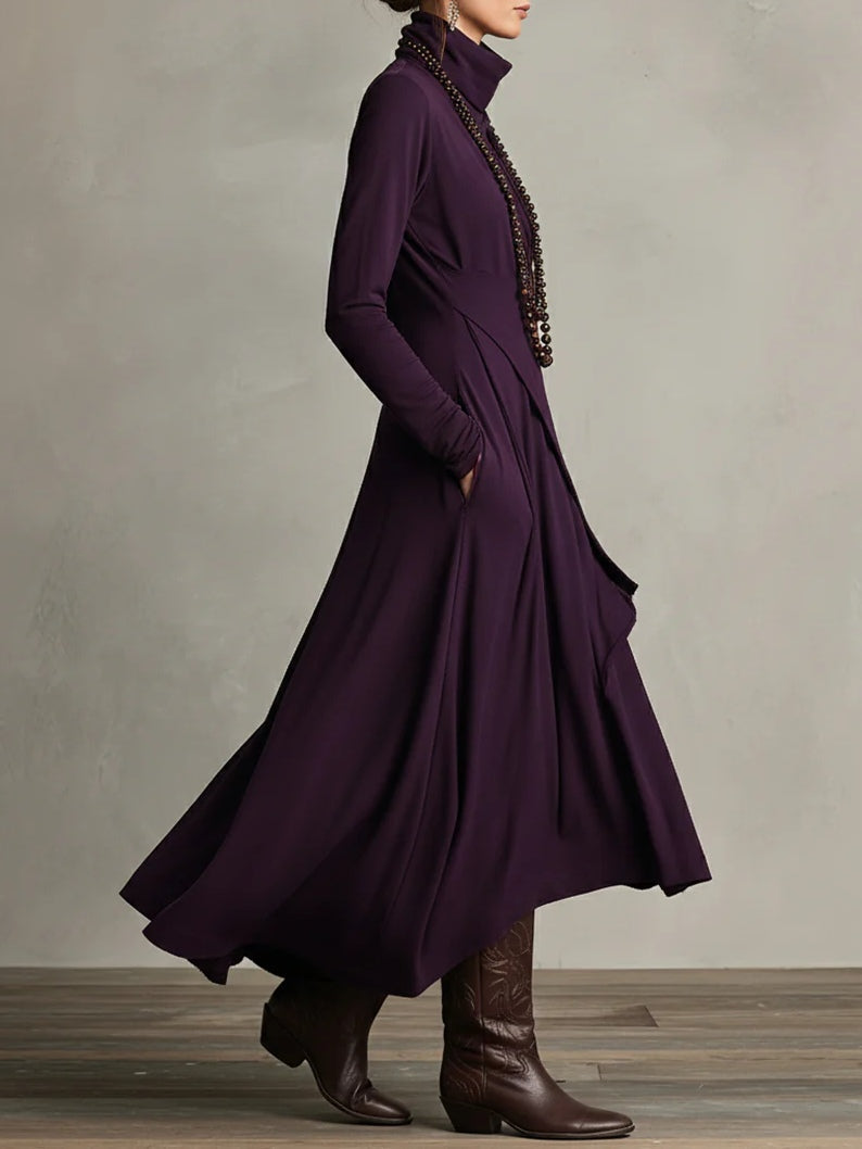 Longue robe élégante à col roulé et drapés