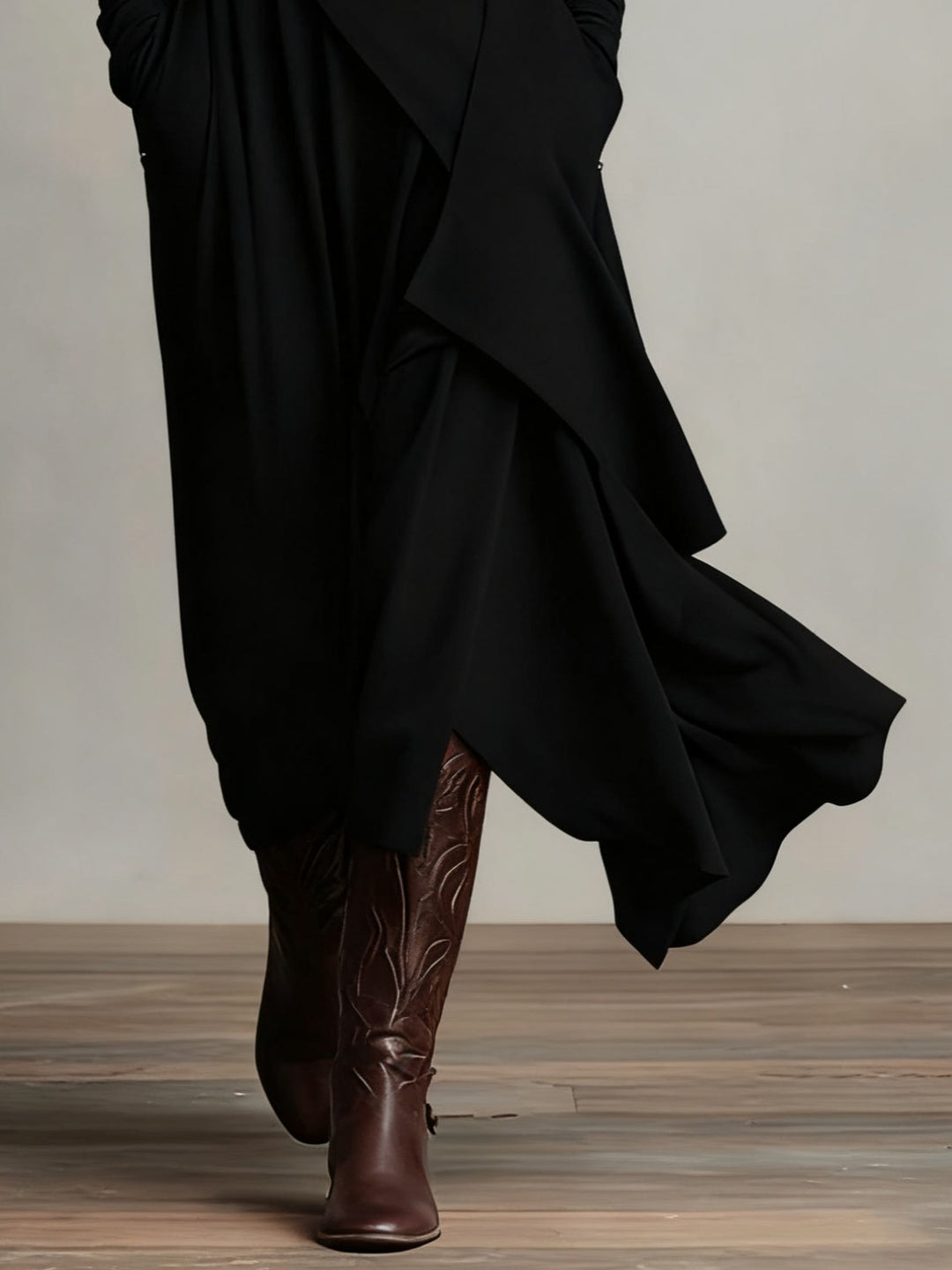 Longue robe élégante à col roulé et drapés