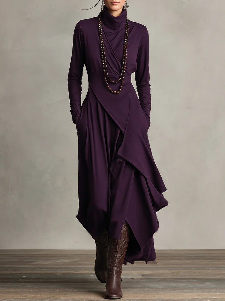 Longue robe élégante à col roulé et drapés