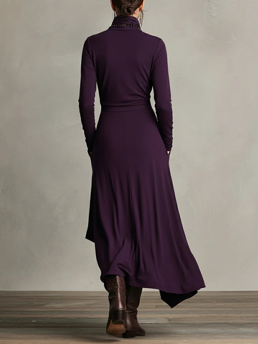 Longue robe élégante à col roulé et drapés