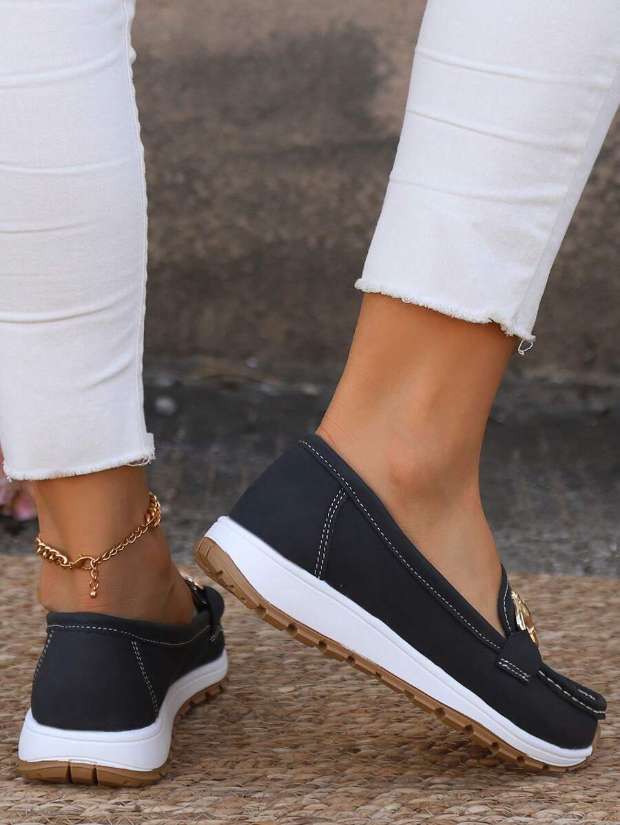 Zora | Women's Black Chain Detail Slip-On Loafers